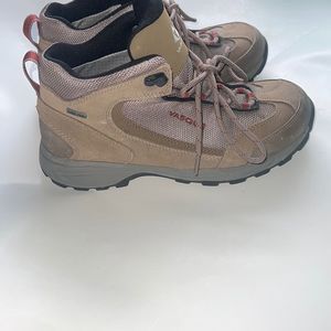Vasque Gore-Tex Boots (9.5)